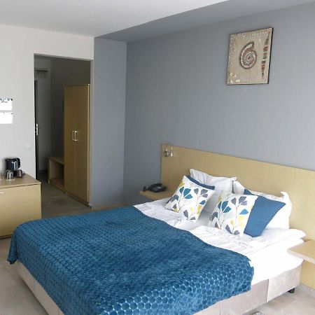 Family Hotel Albizia Beach Varna Esterno foto