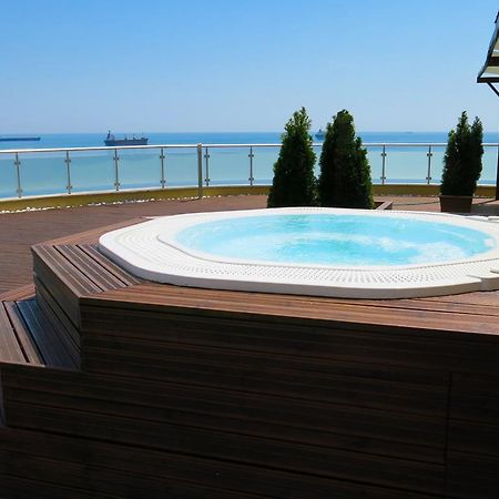 Family Hotel Albizia Beach Varna Esterno foto