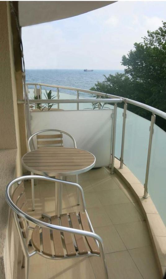 Family Hotel Albizia Beach Varna Esterno foto