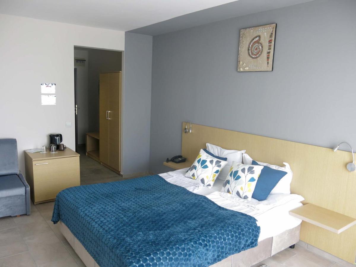 Family Hotel Albizia Beach Varna Esterno foto