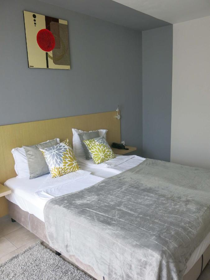 Family Hotel Albizia Beach Varna Esterno foto