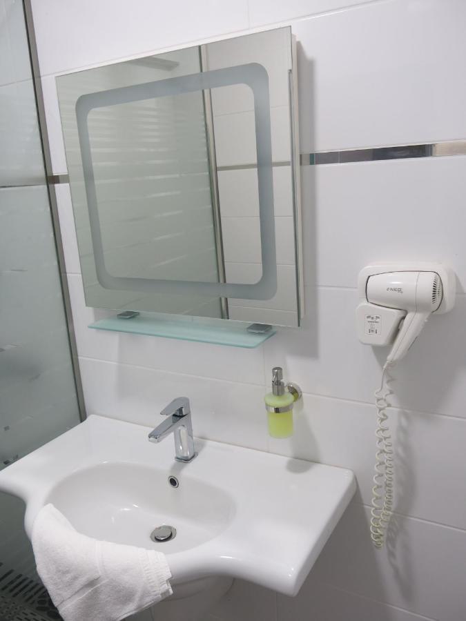 Family Hotel Albizia Beach Varna Esterno foto