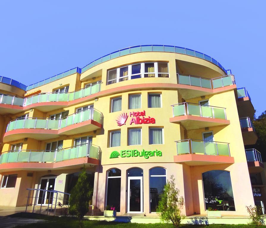 Family Hotel Albizia Beach Varna Esterno foto