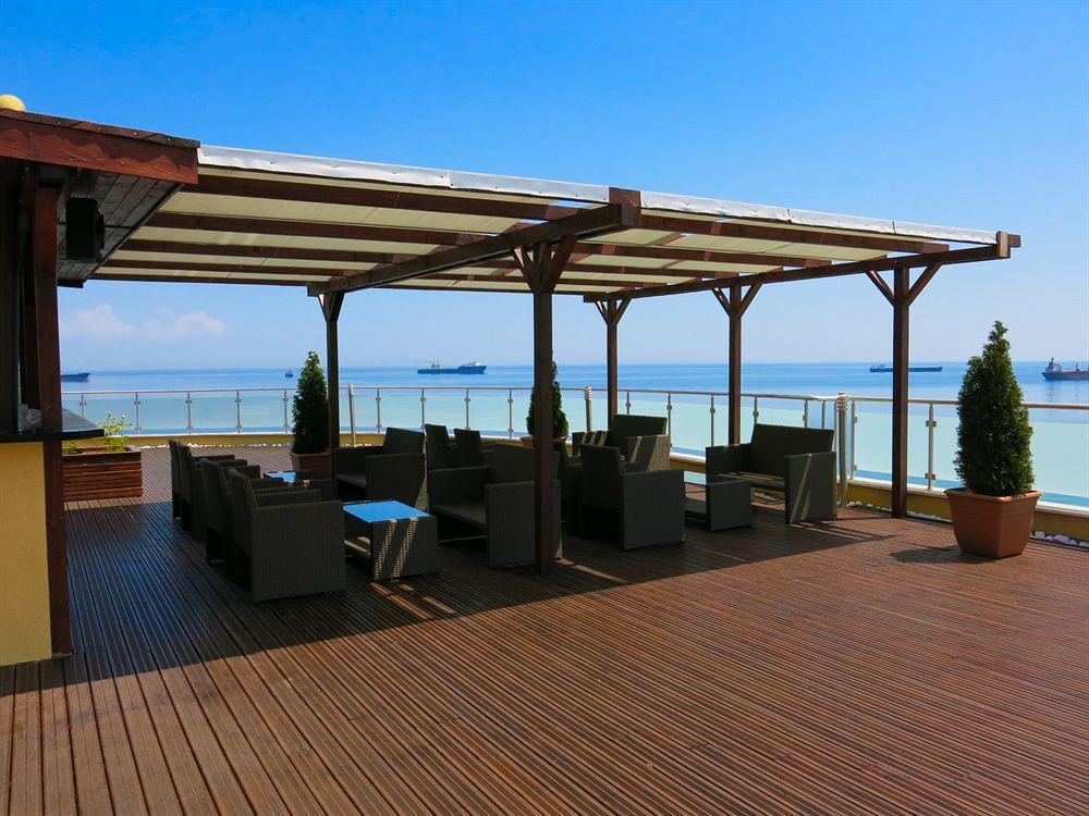 Family Hotel Albizia Beach Varna Esterno foto