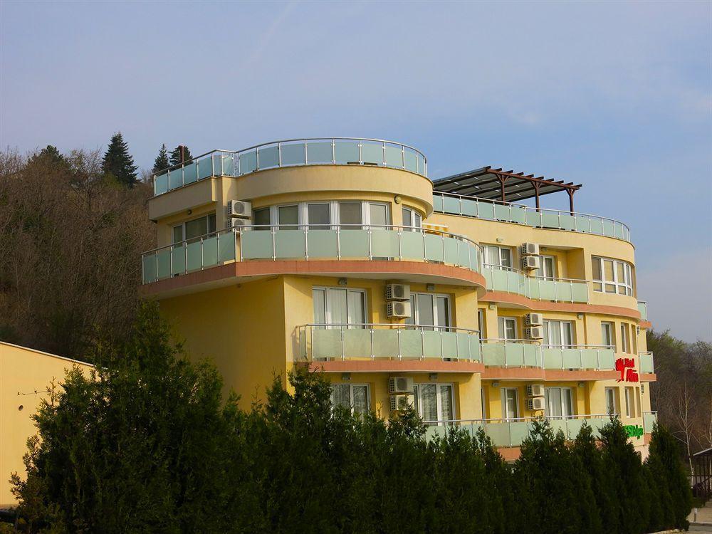 Family Hotel Albizia Beach Varna Esterno foto