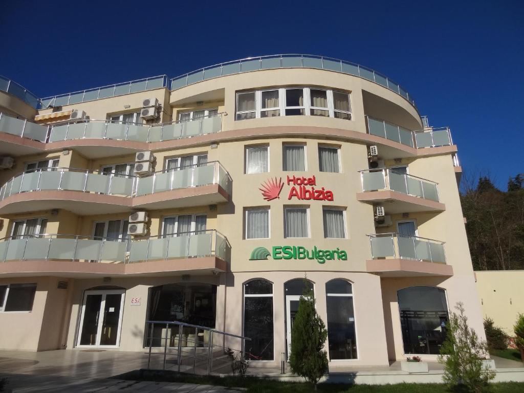Family Hotel Albizia Beach Varna Esterno foto