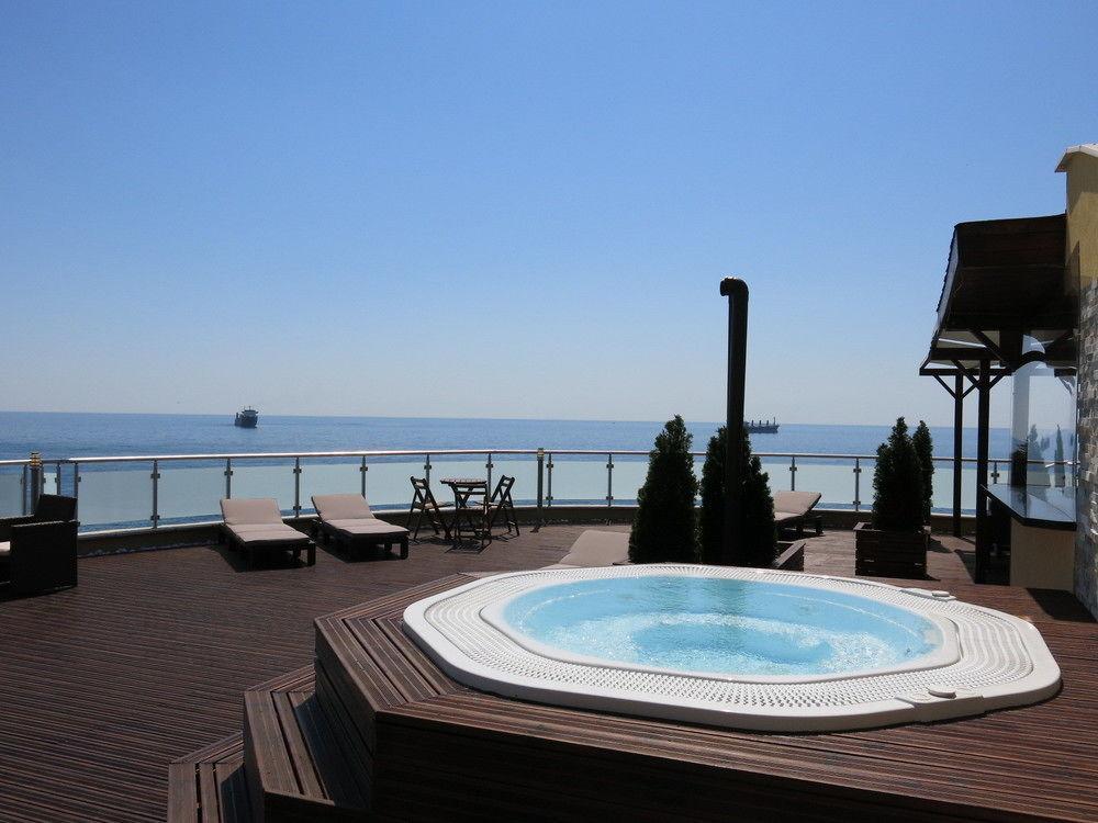 Family Hotel Albizia Beach Varna Esterno foto