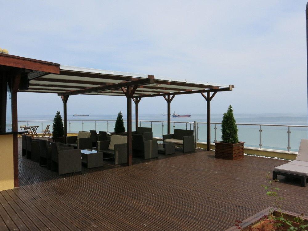 Family Hotel Albizia Beach Varna Esterno foto