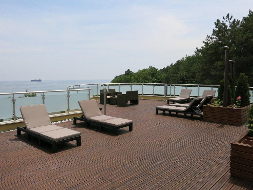 Family Hotel Albizia Beach Varna Esterno foto