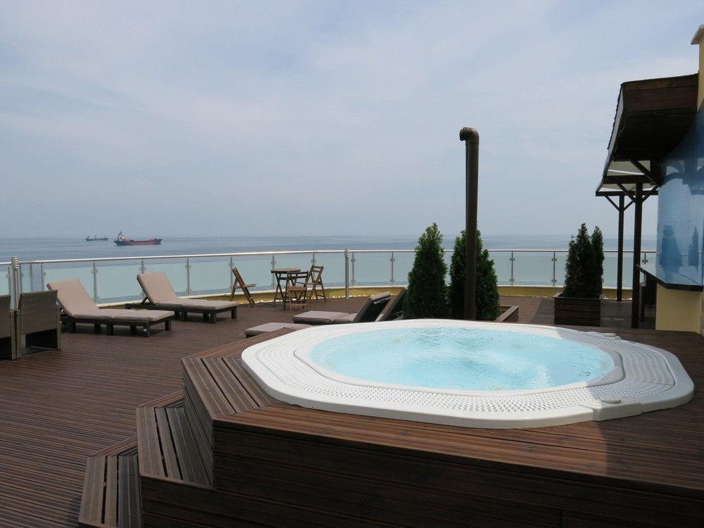 Family Hotel Albizia Beach Varna Esterno foto