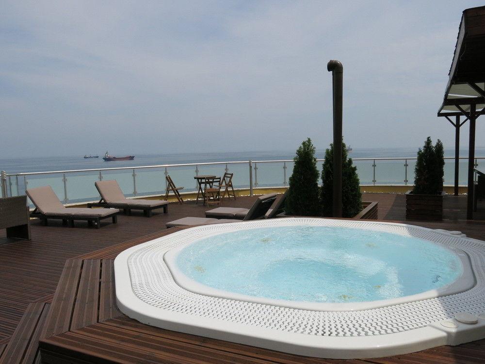Family Hotel Albizia Beach Varna Esterno foto