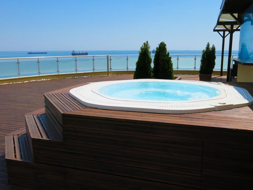 Family Hotel Albizia Beach Varna Esterno foto