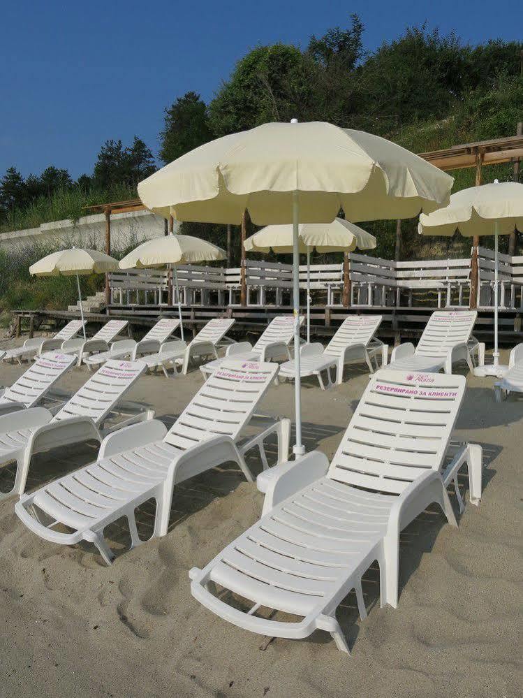 Family Hotel Albizia Beach Varna Esterno foto