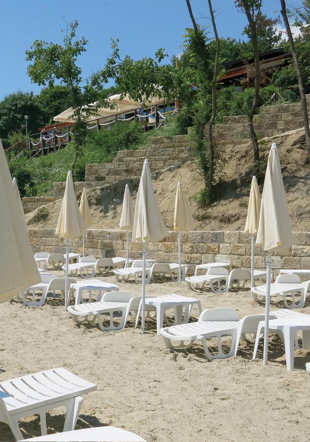 Family Hotel Albizia Beach Varna Esterno foto