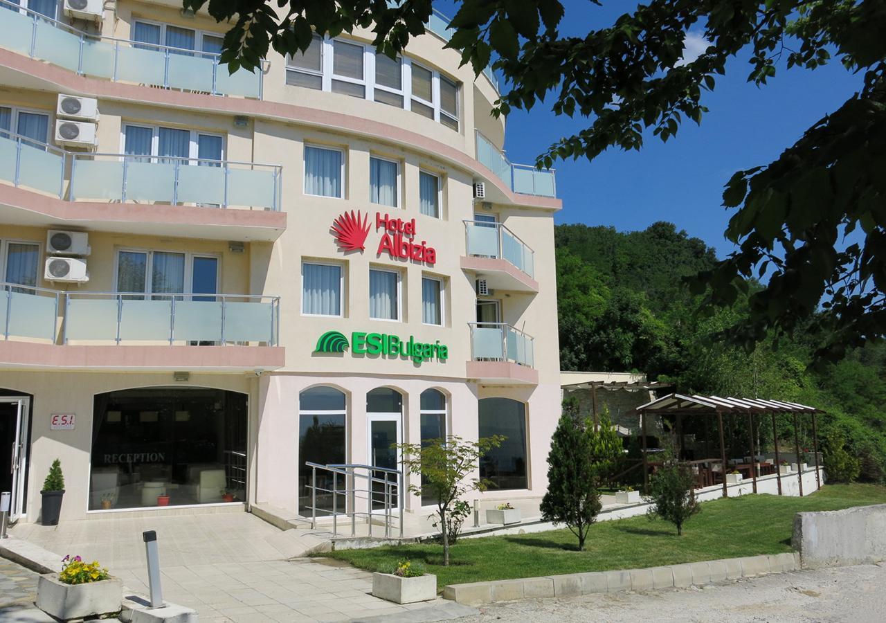 Family Hotel Albizia Beach Varna Esterno foto