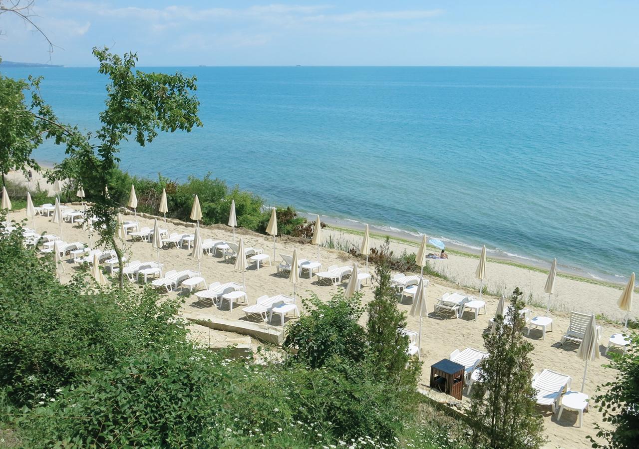 Family Hotel Albizia Beach Varna Esterno foto