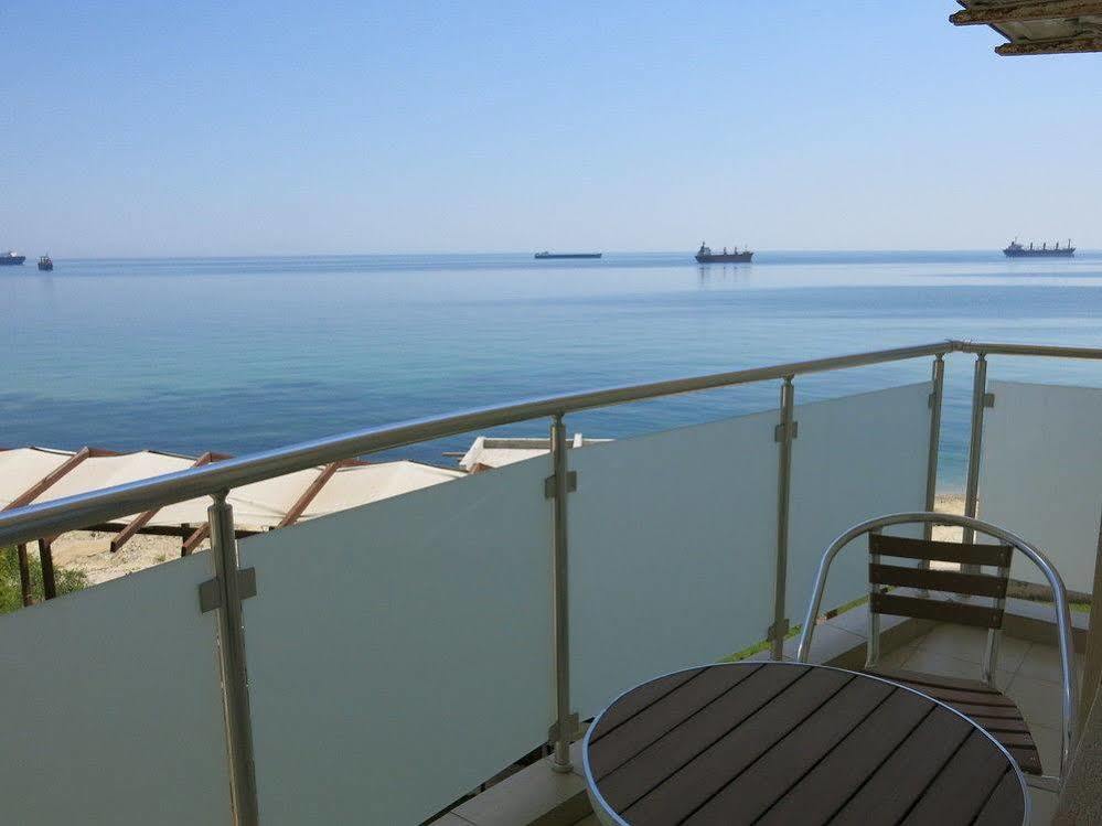 Family Hotel Albizia Beach Varna Esterno foto